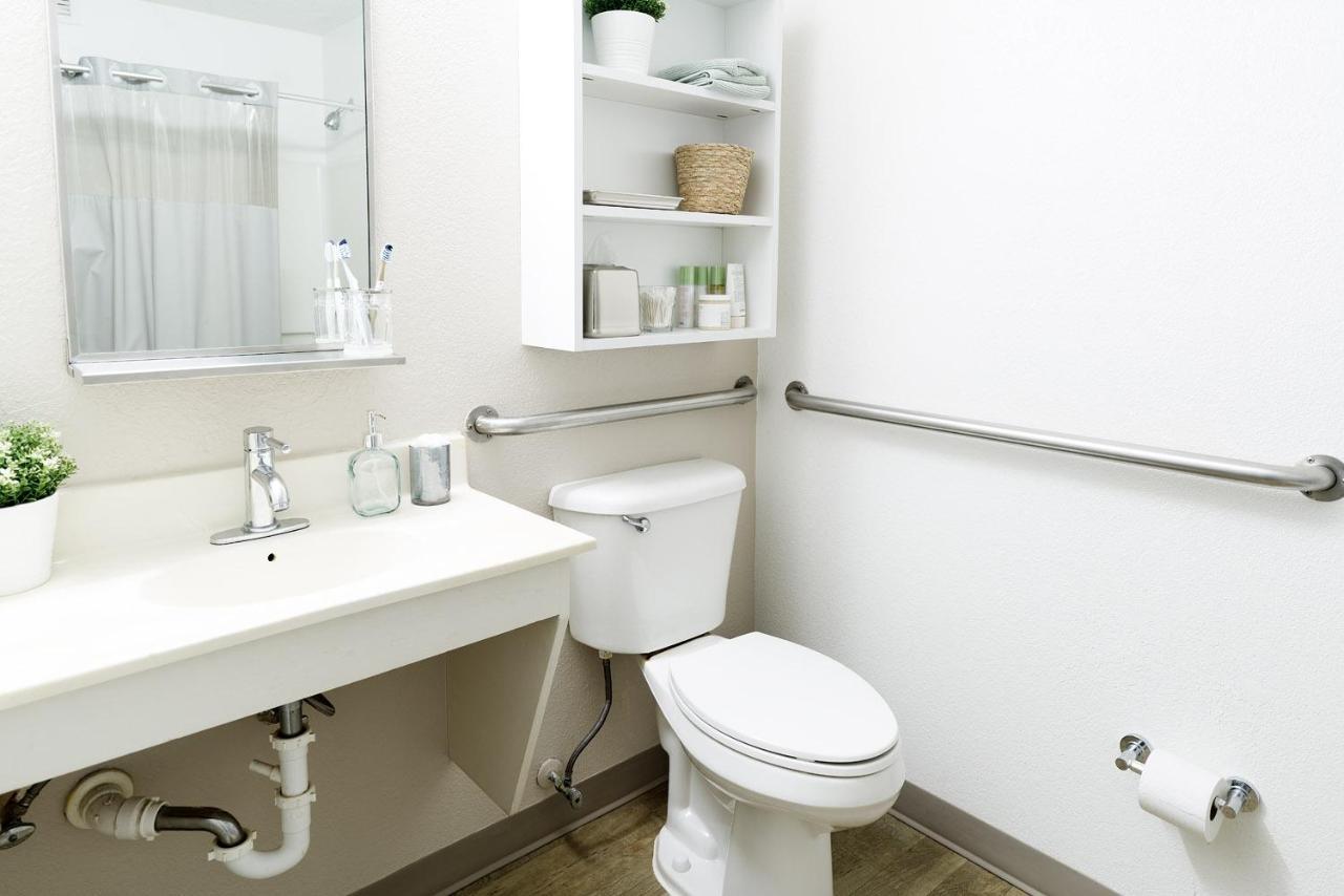 Intown Suites Extended Stay West Palm Beach Fl - Military Trail Rd Lake Park Экстерьер фото
